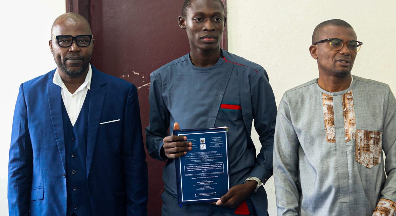 Yvan Dimitri Tajo Tenda : Mention Bien pour son mémoire sur la promotion de l'art via les réseaux sociaux au Cameroun